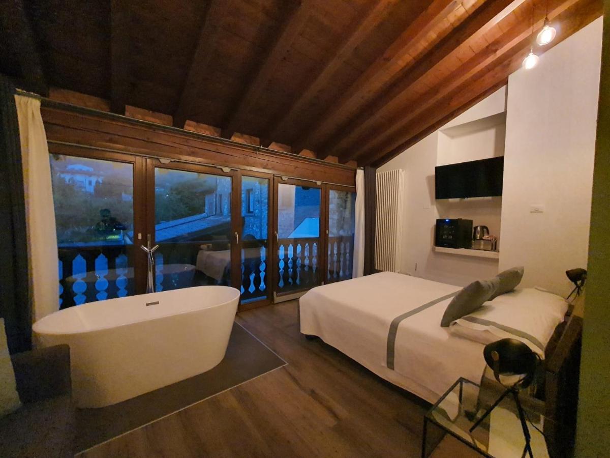 La Terrazza Sulle Vigne B&B Corte Franca Bagian luar foto