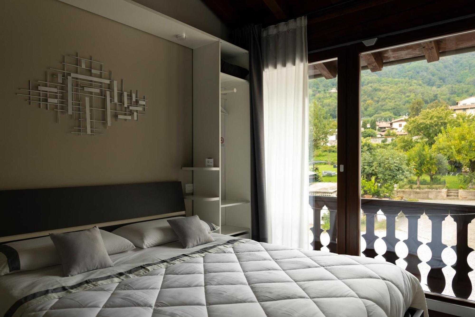 La Terrazza Sulle Vigne B&B Corte Franca Bagian luar foto