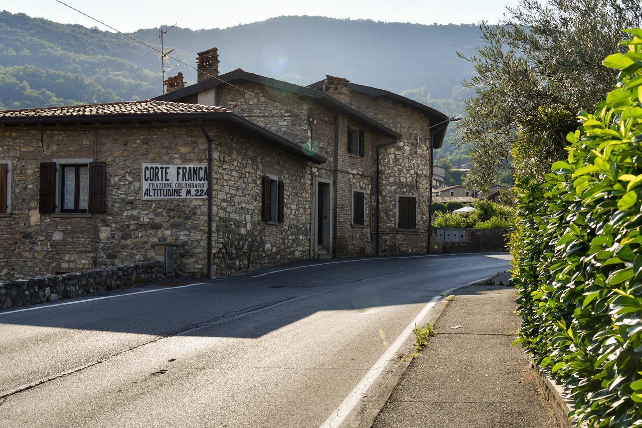 La Terrazza Sulle Vigne B&B Corte Franca Bagian luar foto